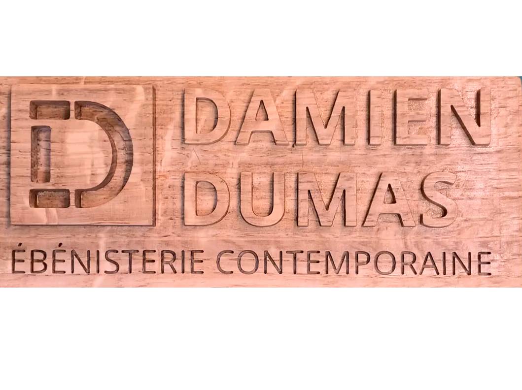 Défonçage logo bois à la CNC